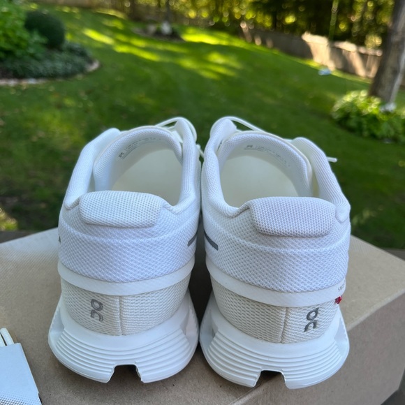 🤍ON RUNNING CLOUD 5 WHITE SHOES 9.5 - Picture 11 of 12